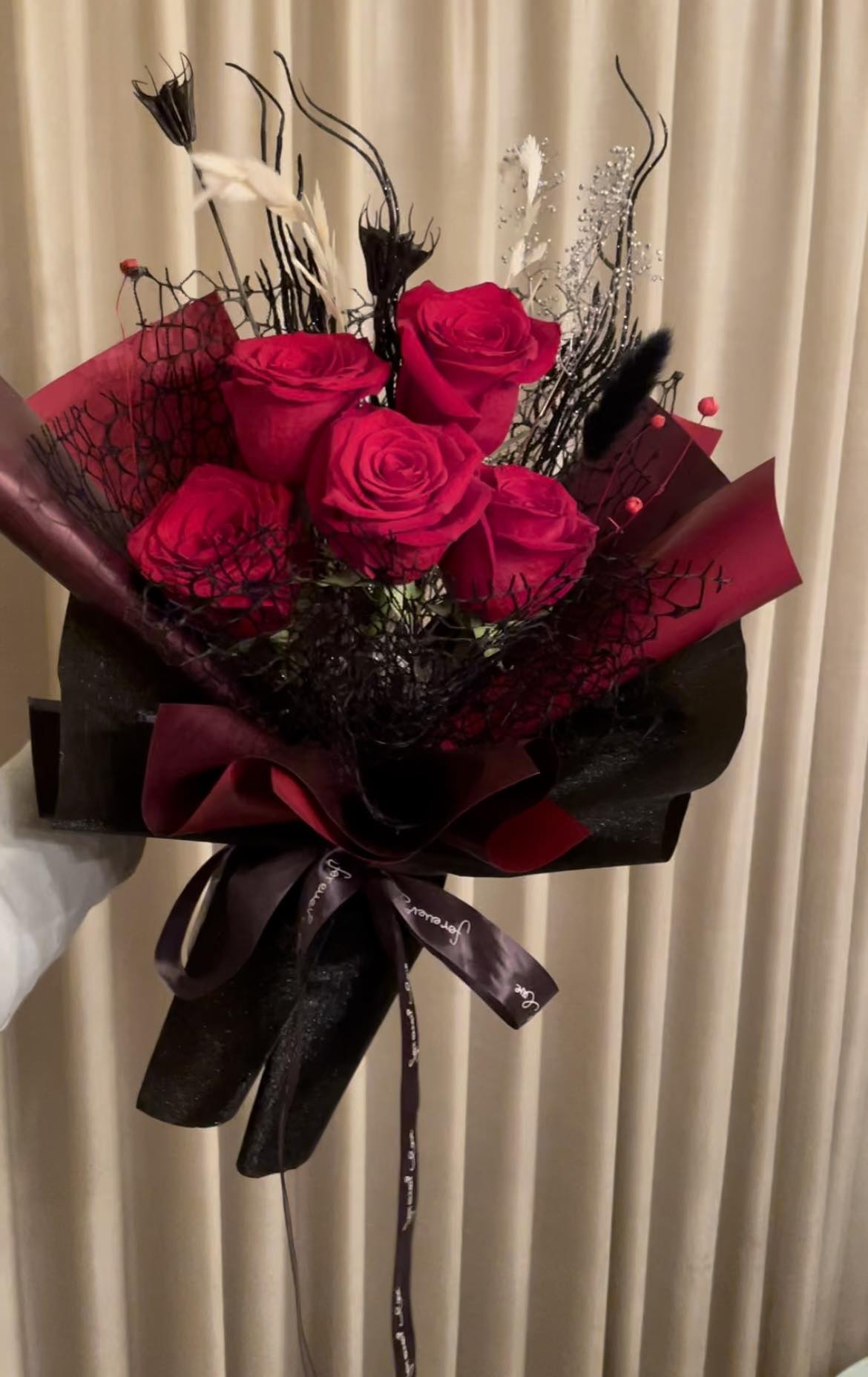 Dark Element Fresh Roses Bouquet