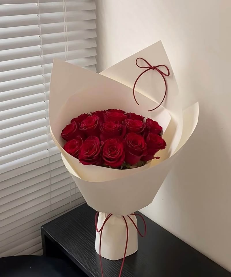 Classic red roses bouquet for your lover