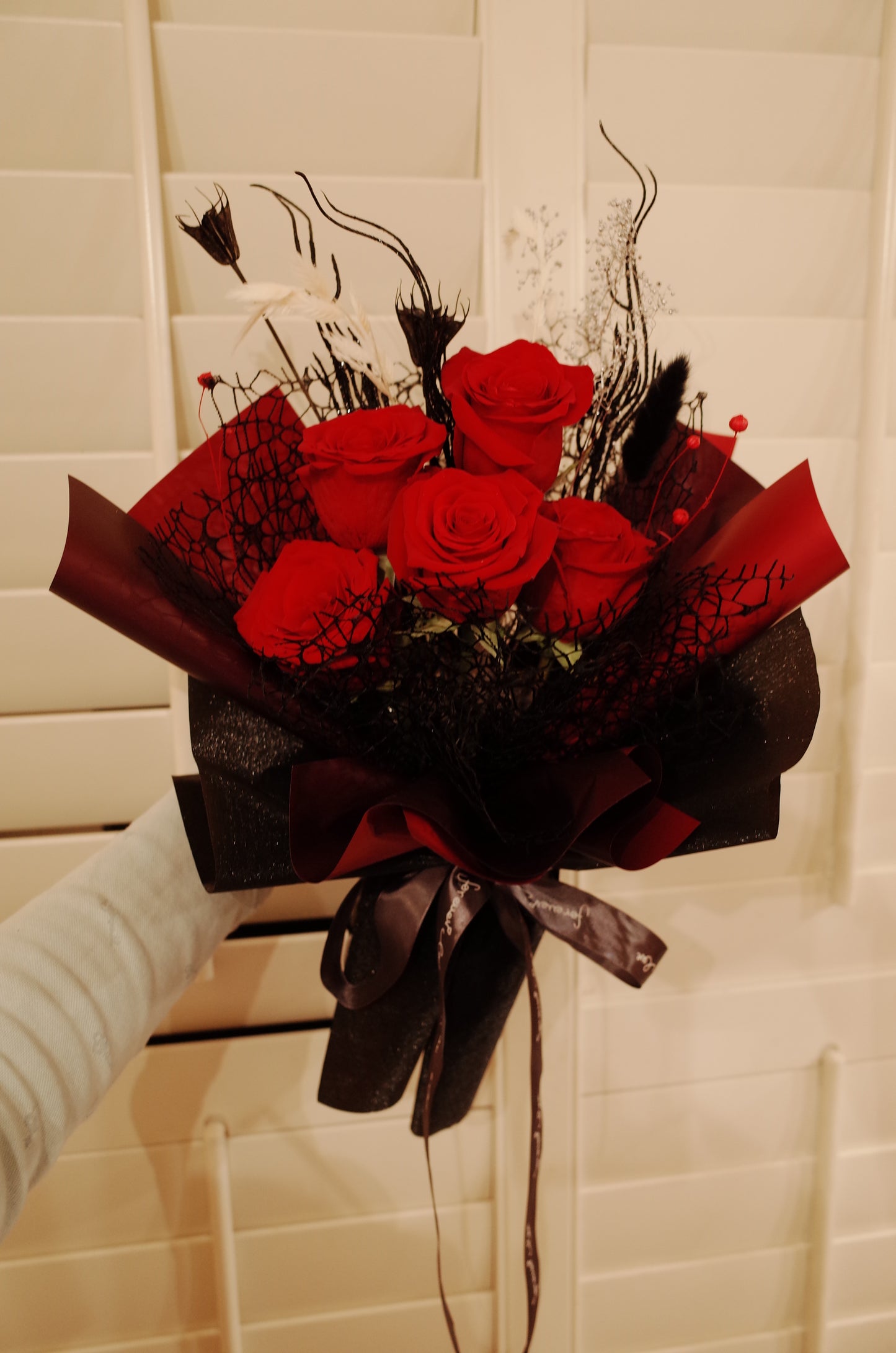 Dark Element Fresh Roses Bouquet