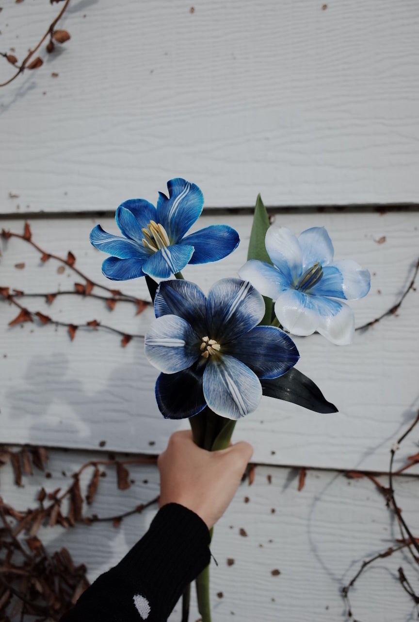 Fantasy Blue Tulip Bouquet (Can Change to Different Blue)