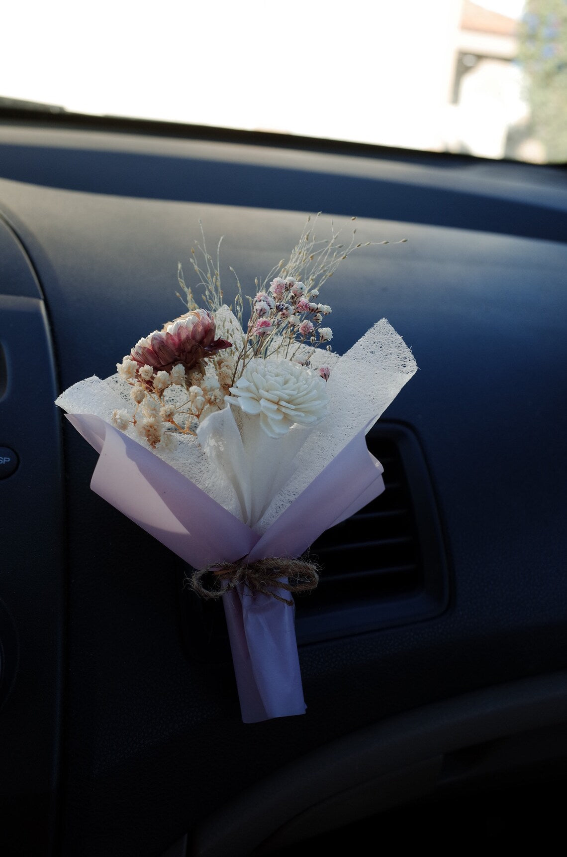 Car Clip-on Aroma Flower Bouquet (with essential oil)