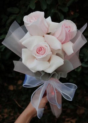 Open-Petals Fresh Rose Bouquet